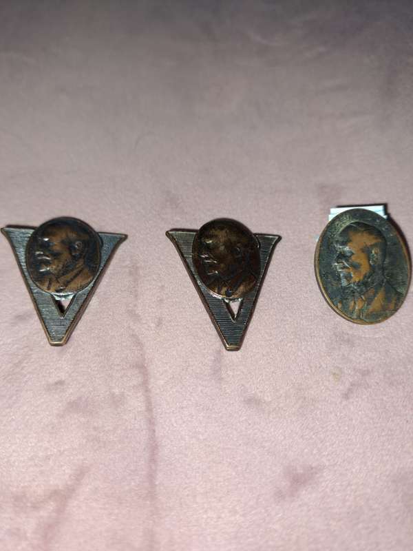 2 x Jan Smuts WW2 Victory Pins plus 1939 parliamental winning pin
