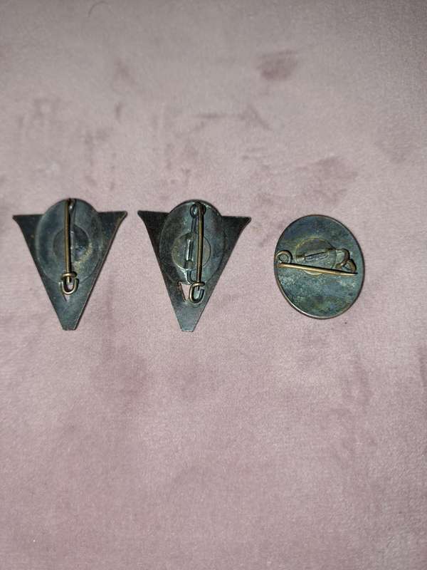 2 x Jan Smuts WW2 Victory Pins plus 1939 parliamental winning pin