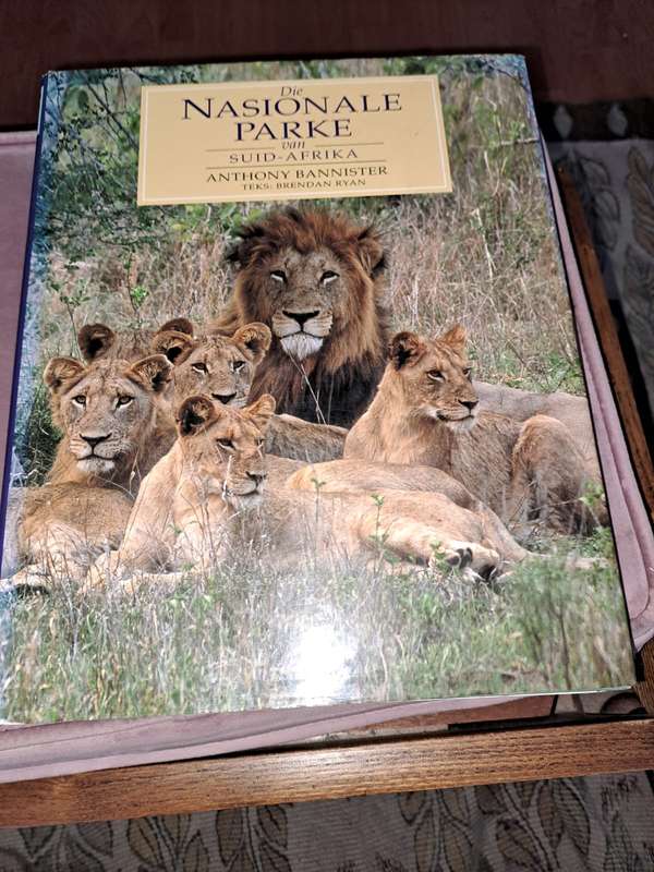 Nasionale Parke van Suid Afrika, 184 pages by Brendan Ryan