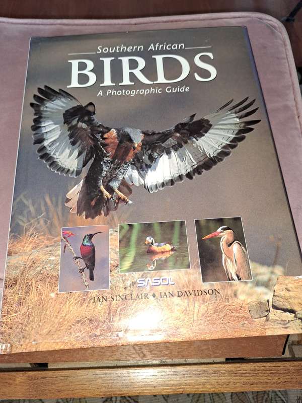Birds of Southern Africa, photographic guide, 302 pages