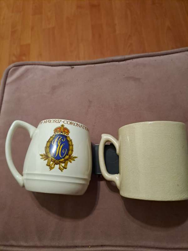 King George VI and Queen Elizabeth Coronation 1937, Visit to South Africa 1947, 2 x Ceramic cups