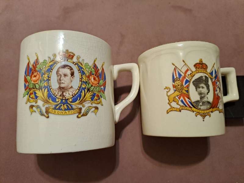 Coronation Edward VIII 12 May 1937, Coronation Queen Elizabeth II 1953, 2 x ceramic mugs