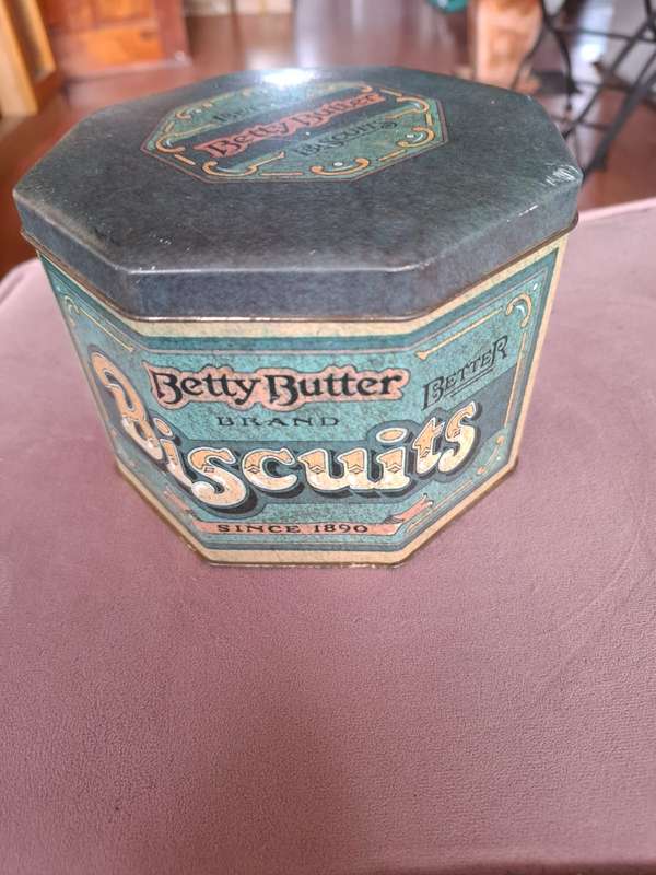 Betty Butter Biscuit Tin, octagon shape
