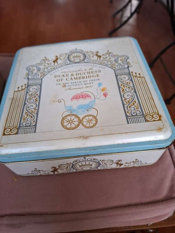 Duke & Duchess of Cambridge birth of baby and Twinings Earl Grey Tea tin