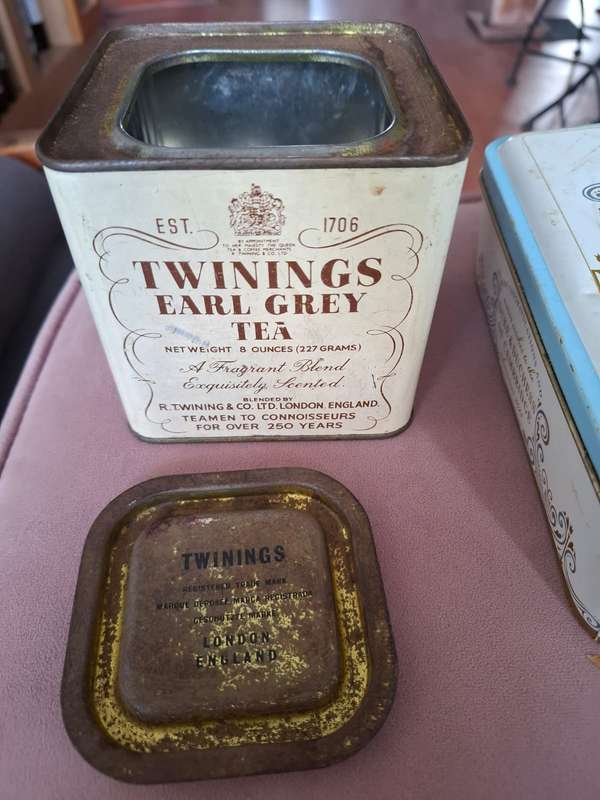 Duke & Duchess of Cambridge birth of baby and Twinings Earl Grey Tea tin