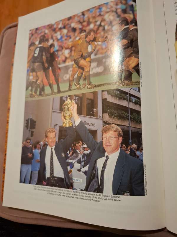 Road to Victory, Wallabies 1991 Rugby WC Story (signed by 15) 130 pages