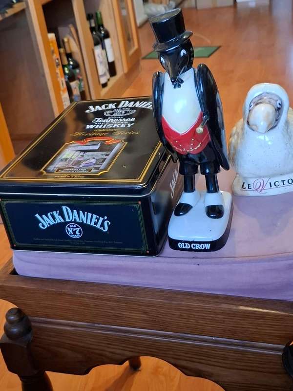 3 x Bar items,Jack Daniels tin,Old Crow whiskey(plastic) & ceramic Le Victoria Dodo decanter no cork