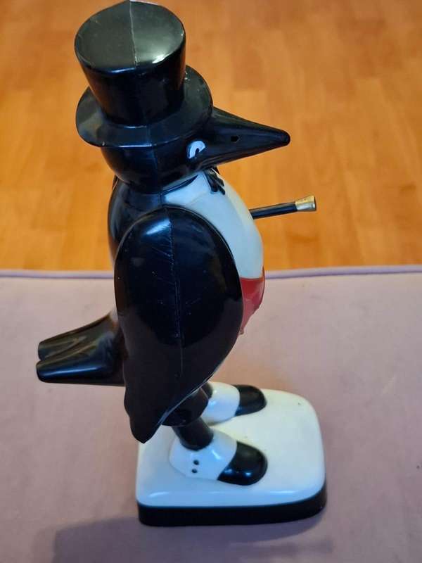 3 x Bar items,Jack Daniels tin,Old Crow whiskey(plastic) & ceramic Le Victoria Dodo decanter no cork