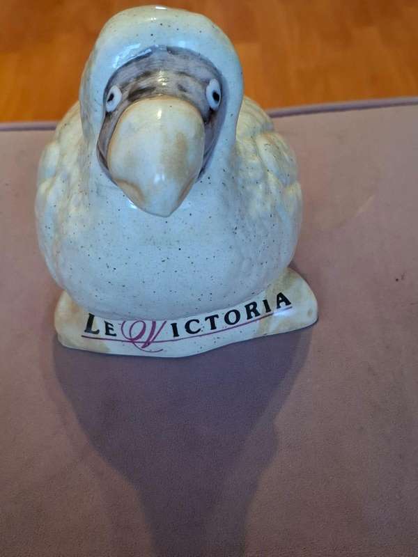 3 x Bar items,Jack Daniels tin,Old Crow whiskey(plastic) & ceramic Le Victoria Dodo decanter no cork