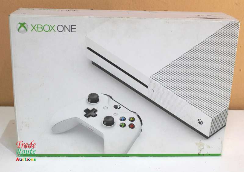 Microsoft Xbox One S 1TB Console (WHITE) Model 1681 + 1 Controller (WHITE)