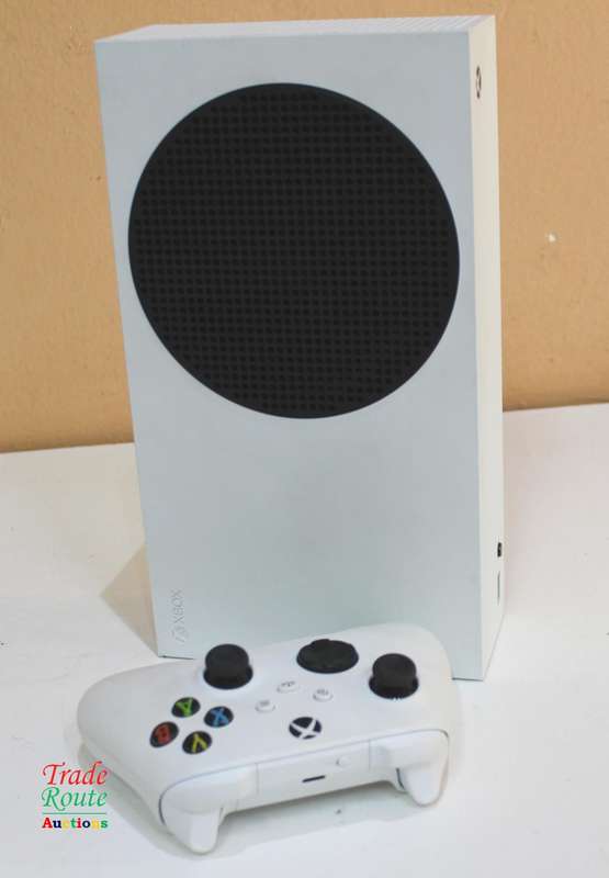 Microsoft - Xbox Series S 512GB SSD Console + 1 Controller (Boxed)