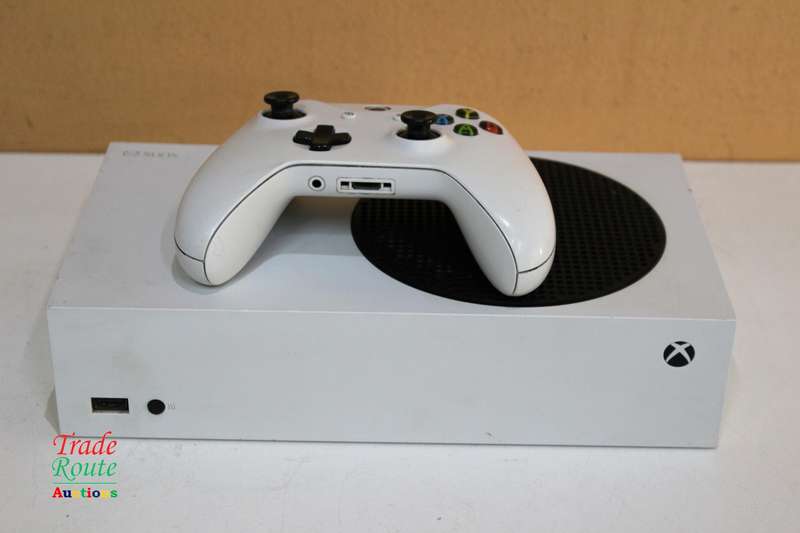 Microsoft - Xbox Series S 512GB SSD Console + 1 Controller