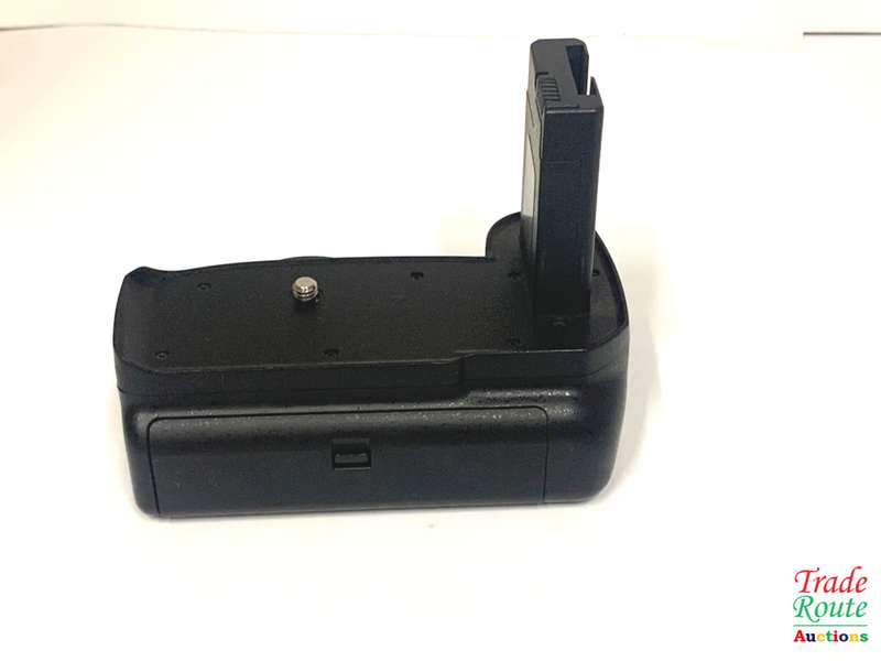 Vertical Battery Grip  BG-2V For Nikon D3400