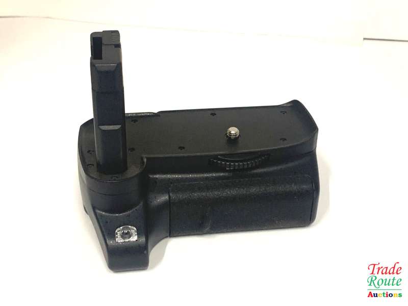 Vertical Battery Grip  BG-2V For Nikon D3400