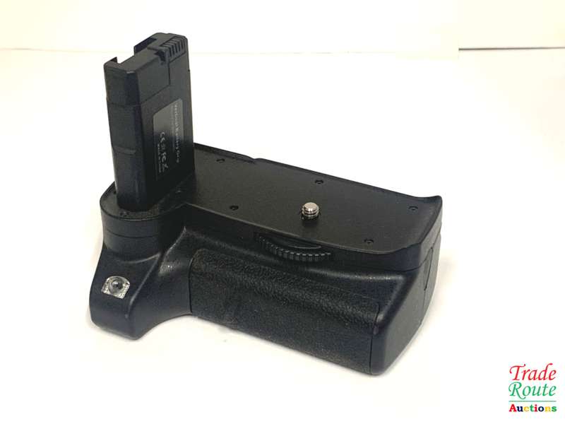 Vertical Battery Grip  BG-2V For Nikon D3400