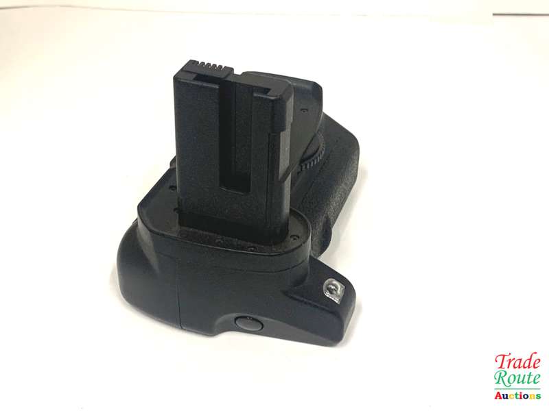 Vertical Battery Grip  BG-2V For Nikon D3400