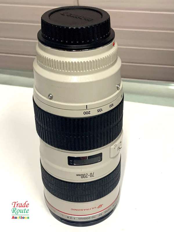 Canon EF 70-200mm f/2.8L USM Telephoto Zoom Lens for SLR Cameras