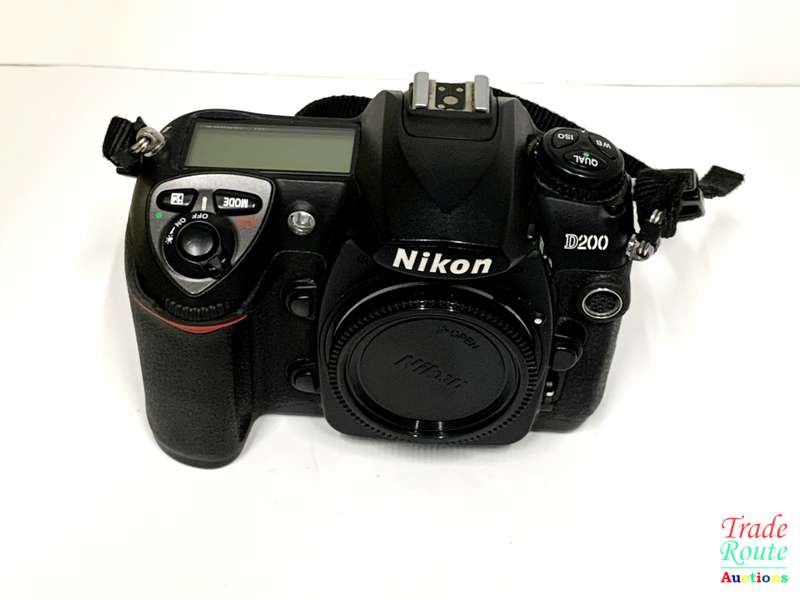 NIKON D200 DSLR CAMERA Body (ONLY) 10.2 Megapixels