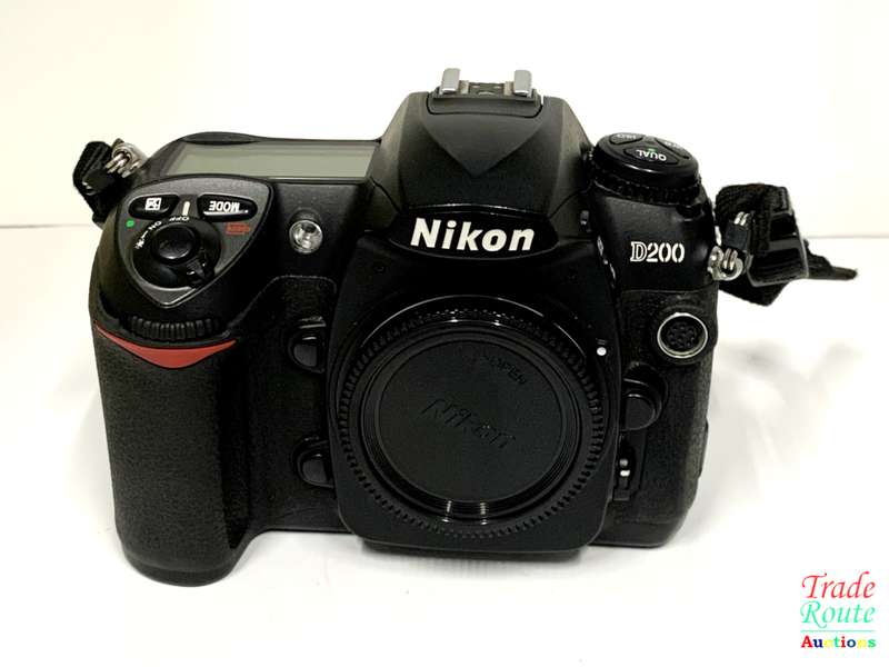 NIKON D200 DSLR CAMERA Body (ONLY) 10.2 Megapixels