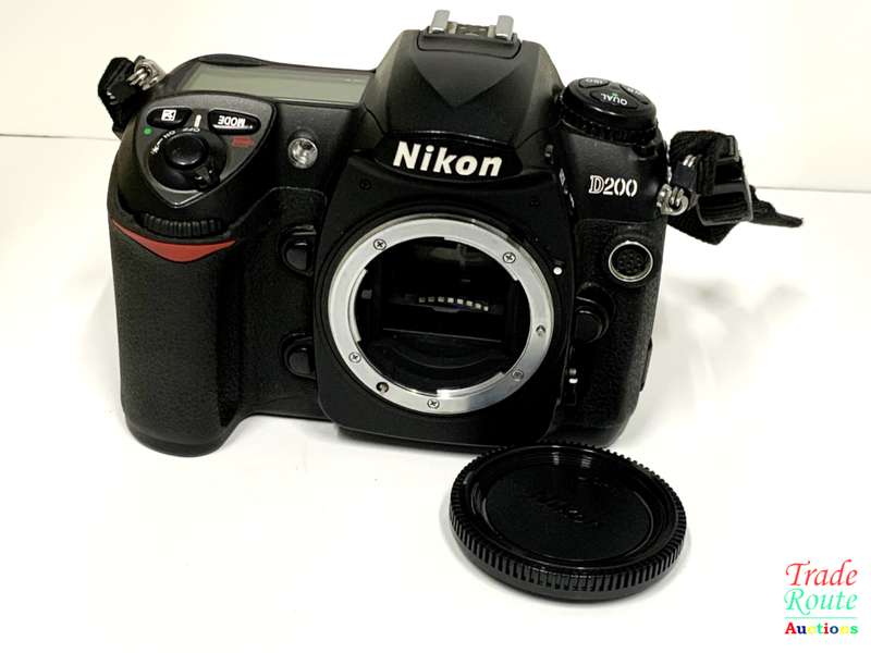 NIKON D200 DSLR CAMERA Body (ONLY) 10.2 Megapixels