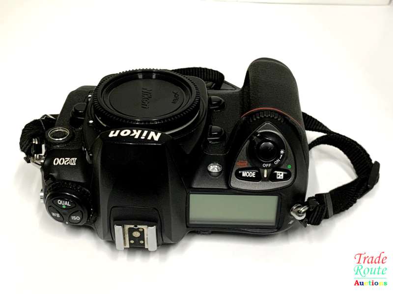 NIKON D200 DSLR CAMERA Body (ONLY) 10.2 Megapixels