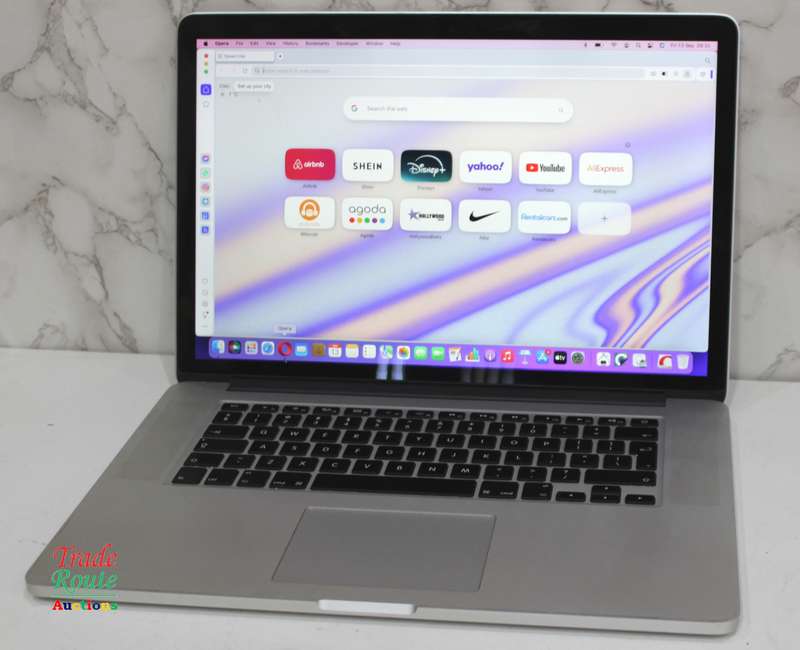Apple MacBook Pro 15.4-inch  | Core i7 2.2GHz | 16GB RAM | 256GB SSD MID 2015 ** RETINA DISPLAY **