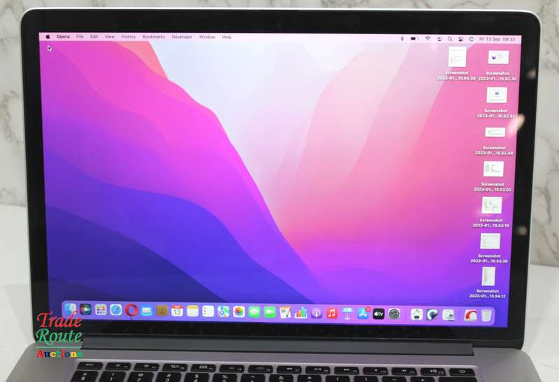 Apple MacBook Pro 15.4-inch  | Core i7 2.2GHz | 16GB RAM | 256GB SSD MID 2015 ** RETINA DISPLAY **