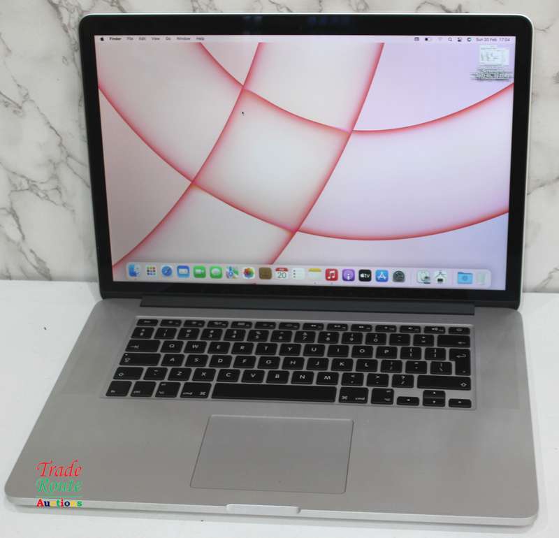Apple MacBook Pro 15.4-inch  | Core i7 2.2GHz | 16GB RAM | 256GB SSD MID 2015 **  MAC OS Monterey **