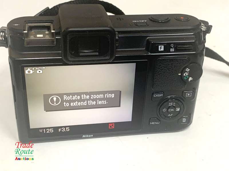 Nikon 1 V1 HD Digital Camera with 10-30mm VR 1 NIKKOR Lens (WHITE)