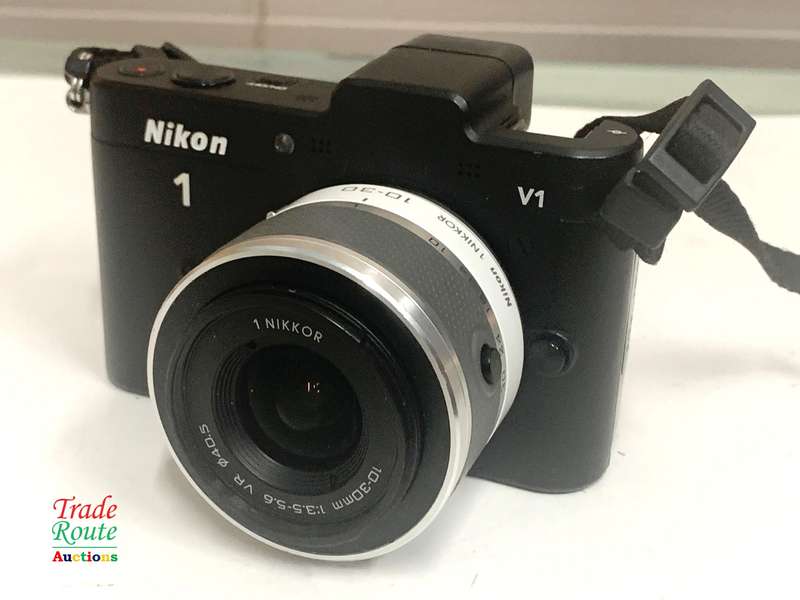 Nikon 1 V1 HD Digital Camera with 10-30mm VR 1 NIKKOR Lens (WHITE)