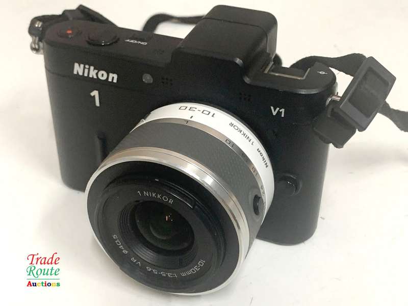 Nikon 1 V1 HD Digital Camera with 10-30mm VR 1 NIKKOR Lens (WHITE)