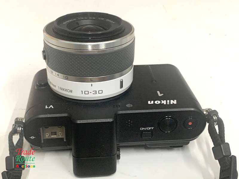 Nikon 1 V1 HD Digital Camera with 10-30mm VR 1 NIKKOR Lens (WHITE)