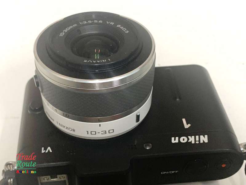 Nikon 1 V1 HD Digital Camera with 10-30mm VR 1 NIKKOR Lens (WHITE)