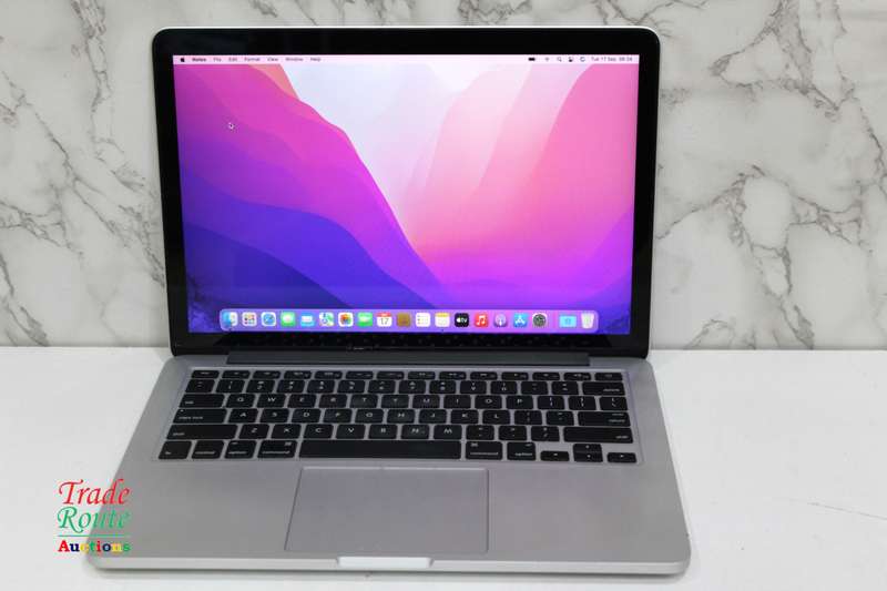 MacBook Pro 13.3-inch 2015 Retina | Core i7 3.1GHz | 16GB RAM | 512GB SSD - Screen faded in corners