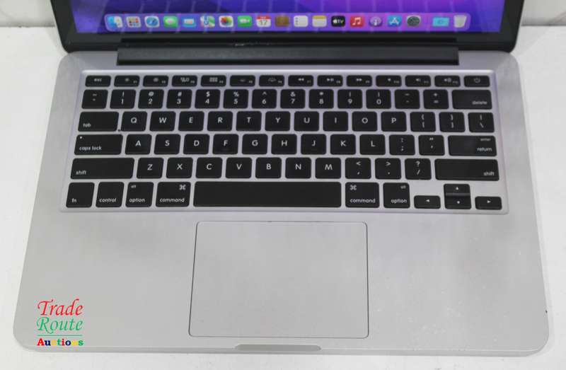 MacBook Pro 13.3-inch 2015 Retina | Core i7 3.1GHz | 16GB RAM | 512GB SSD - Screen faded in corners