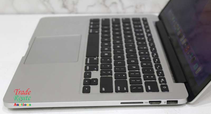 MacBook Pro 13.3-inch 2015 Retina | Core i7 3.1GHz | 16GB RAM | 512GB SSD - Screen faded in corners