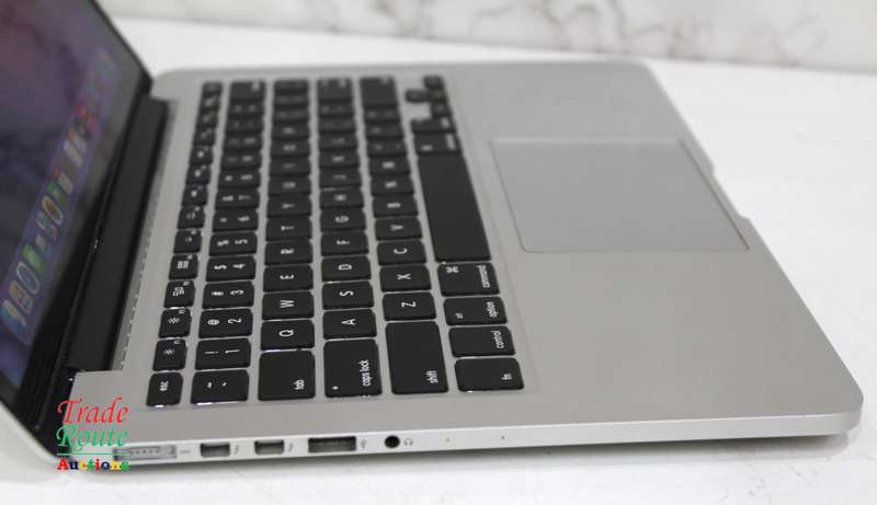 MacBook Pro 13.3-inch 2015 Retina | Core i7 3.1GHz | 16GB RAM | 512GB SSD - Screen faded in corners