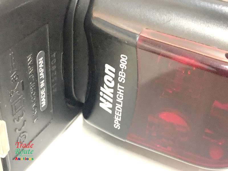Nikon SB-900 Speedlight Flash for Nikon DSLR Cameras