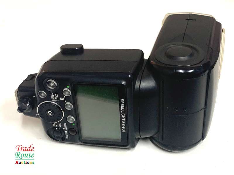 Nikon SB-900 Speedlight Flash for Nikon DSLR Cameras