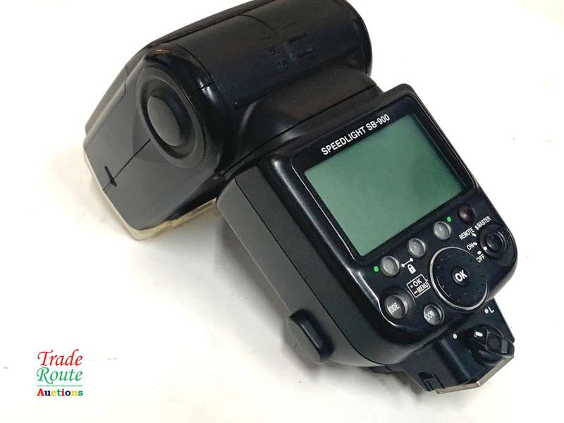 Nikon SB-900 Speedlight Flash for Nikon DSLR Cameras