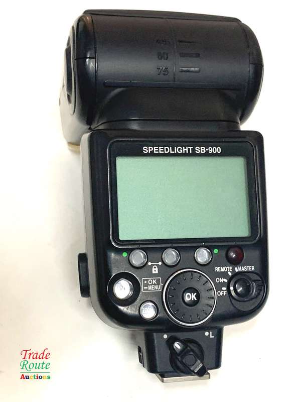 Nikon SB-900 Speedlight Flash for Nikon DSLR Cameras