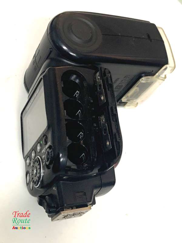 Nikon SB-900 Speedlight Flash for Nikon DSLR Cameras
