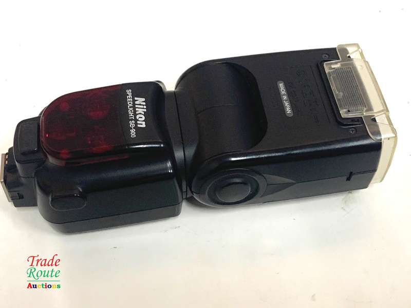 Nikon SB-900 Speedlight Flash for Nikon DSLR Cameras