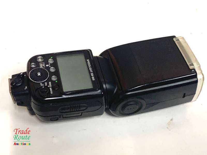 Nikon SB-900 Speedlight Flash for Nikon DSLR Cameras