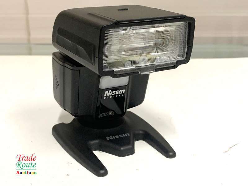 Nissin i40 Flash for Fujifilm Mirrorless Digital cameras Flash works with X-T4, X-T3, X-T2, X-T1 etc