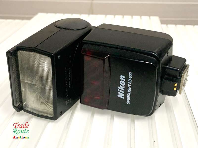 Nikon SB-600 Speedlight Flash for Nikon DSLR Cameras