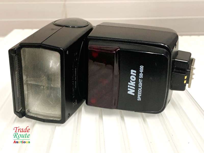 Nikon SB-600 Speedlight Flash for Nikon DSLR Cameras