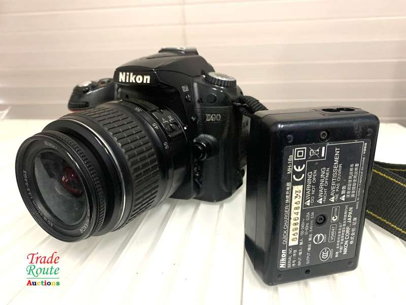 Nikon D90 12.3MP DSLR Camera with Nikon 18-55 Lens Kit