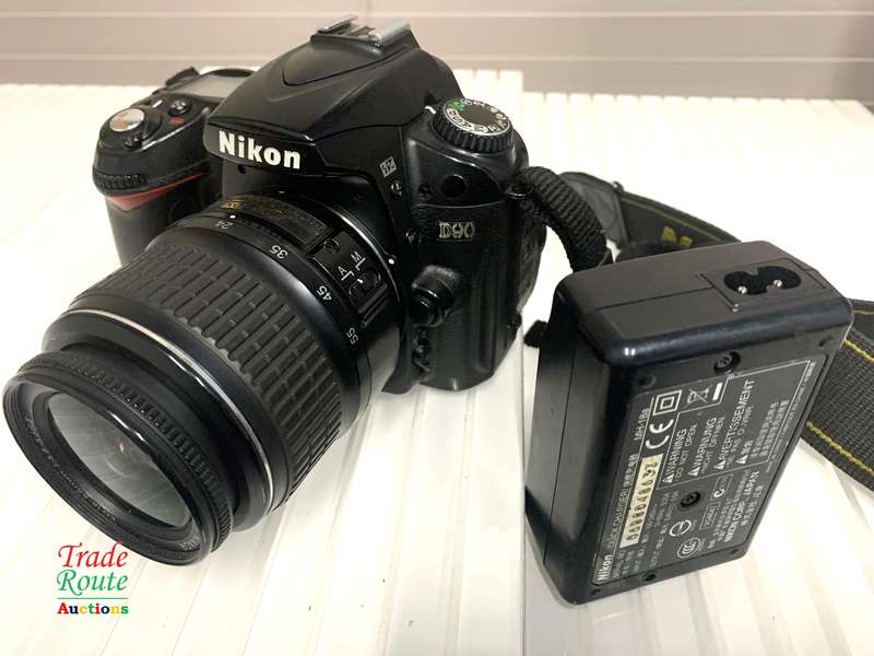 Nikon D90 12.3MP DSLR Camera with Nikon 18-55 Lens Kit