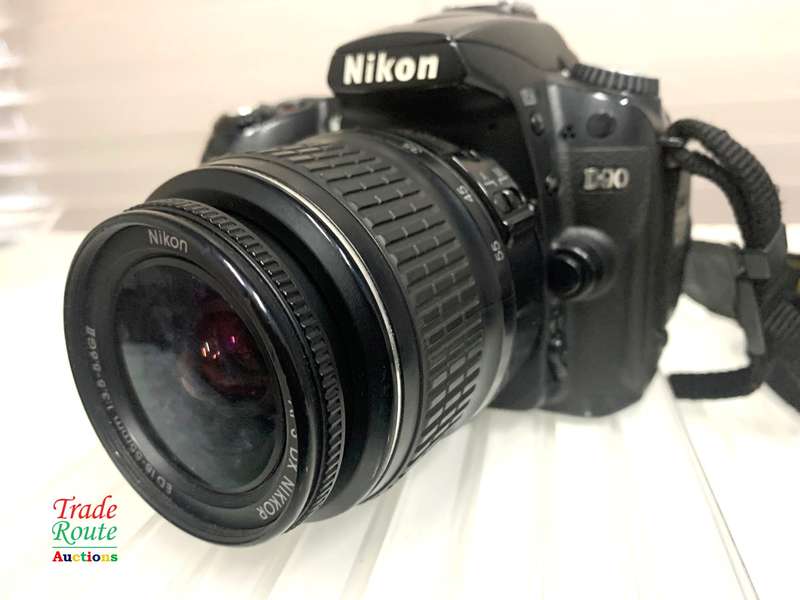 Nikon D90 12.3MP DSLR Camera with Nikon 18-55 Lens Kit